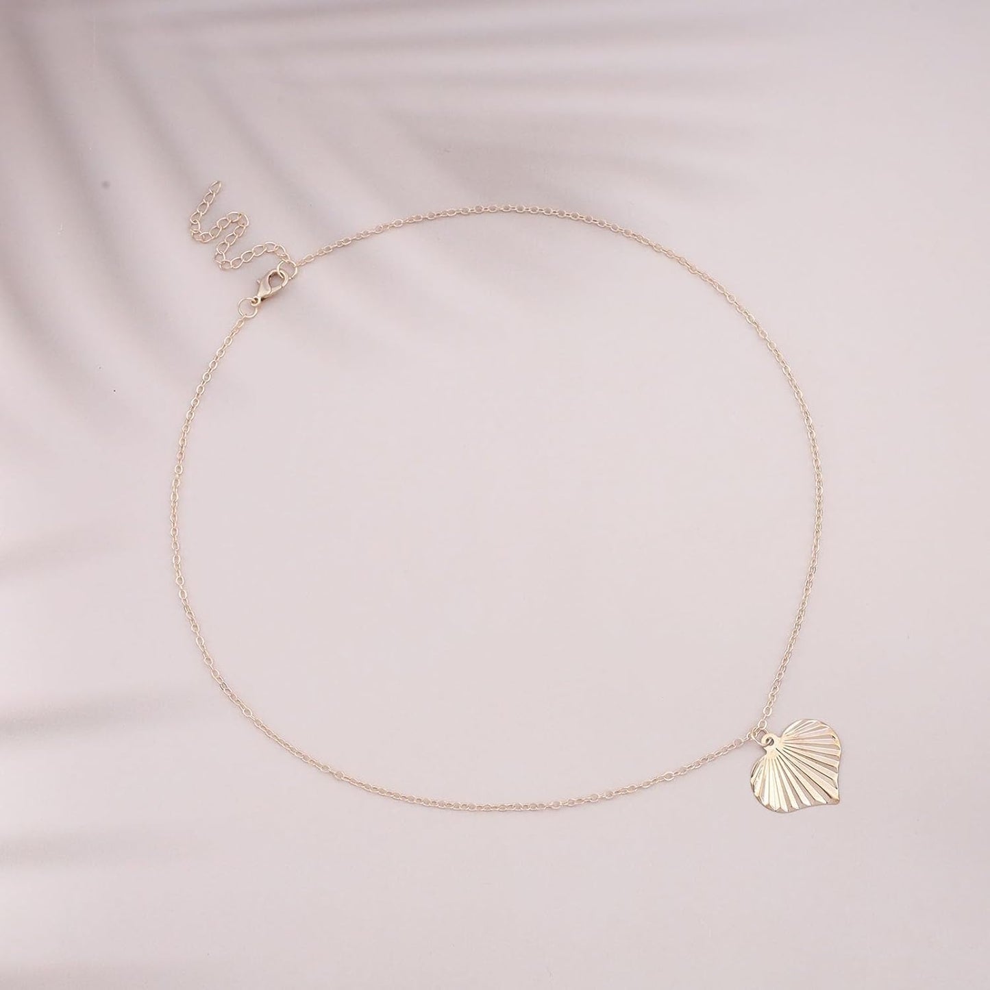 Boho Heart Pendant Necklace Gold Heart Necklace Vintage Heart Love Pendant Necklace Textured Heart Chain Necklace Minimalist Heart Charm Necklace Jewelry for Women and Girls