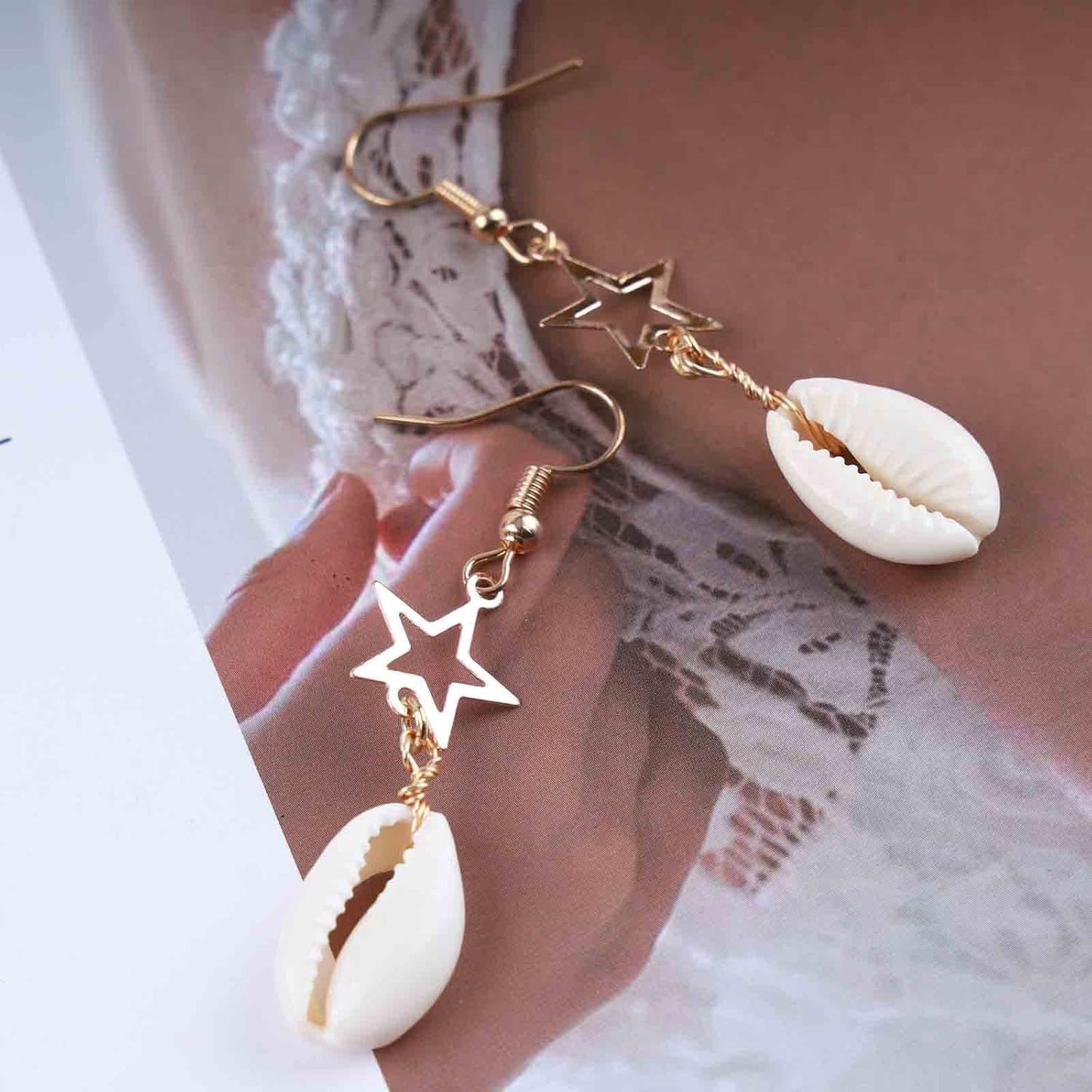 Vintage Cowrie Drop Earrings Puka Shell Dangle Earrings Gold Star Dangling Earrings Hollow Star Earrings Jewelry for Women