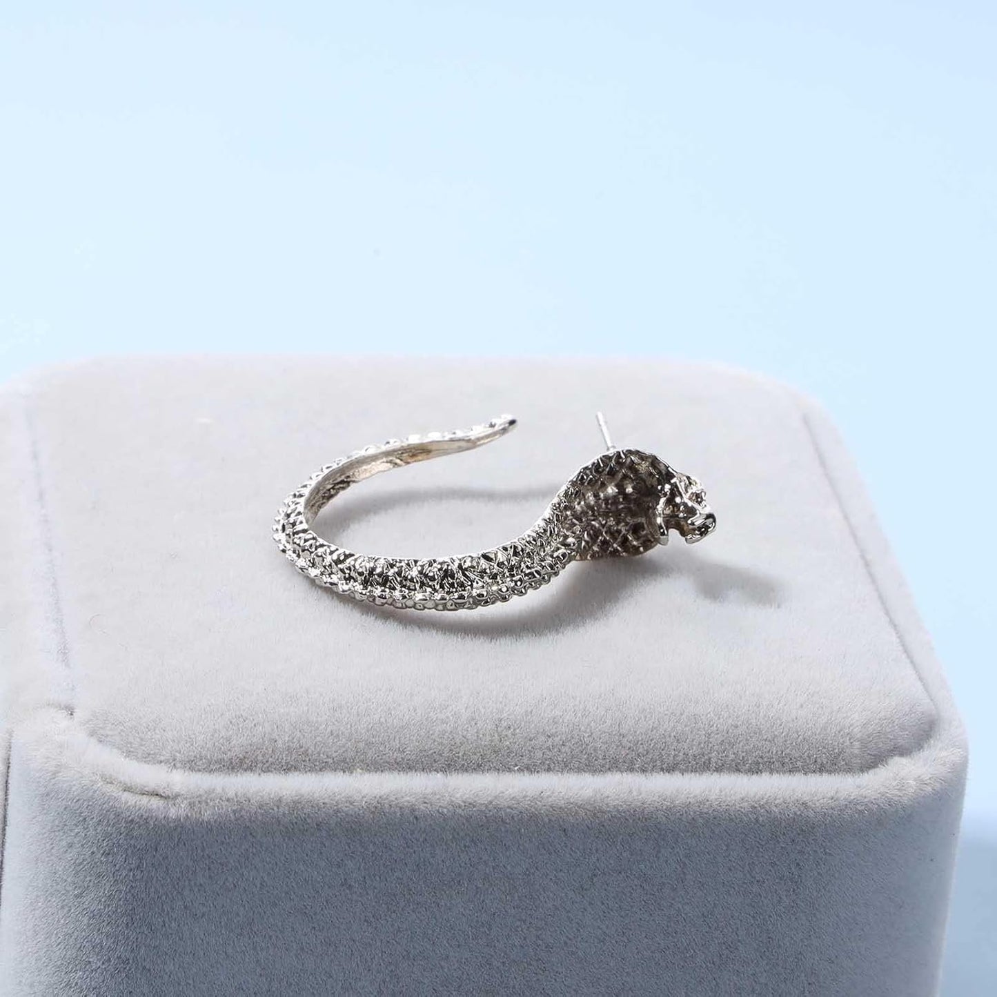 Vintage Snake Studs Earrings Gold Snake Dangle Earrings Animal Serpent Earrings Punk Cool Snake Earrings Jewelry for Women Girls Gifts