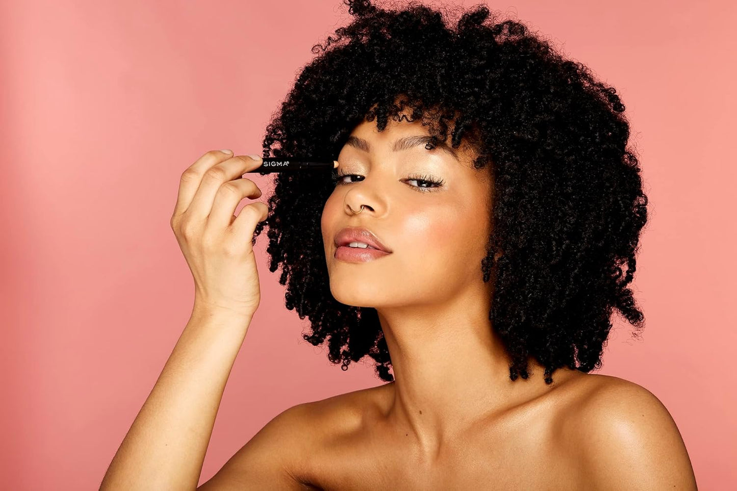 Sigma Beauty Eyeshadow Primer Base – Professional Grade Eye Primer Crayon w/Sleek Retractable Tip for Long-Lasting Makeup & All-Day Color Payoff, Prevents Creasing (Radiance, Soft Golden Shimmer)