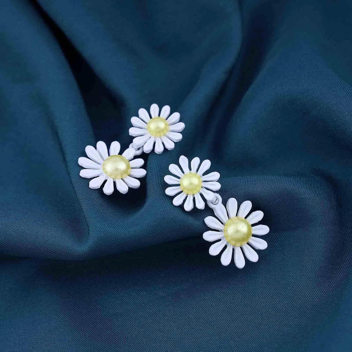 Vintage Resin Daisy Flower Earrings White Flower Stud Earrings Acrylic Daisy Dangle Earrings Boho Sunflower Flower Earrings Jewelry for Women