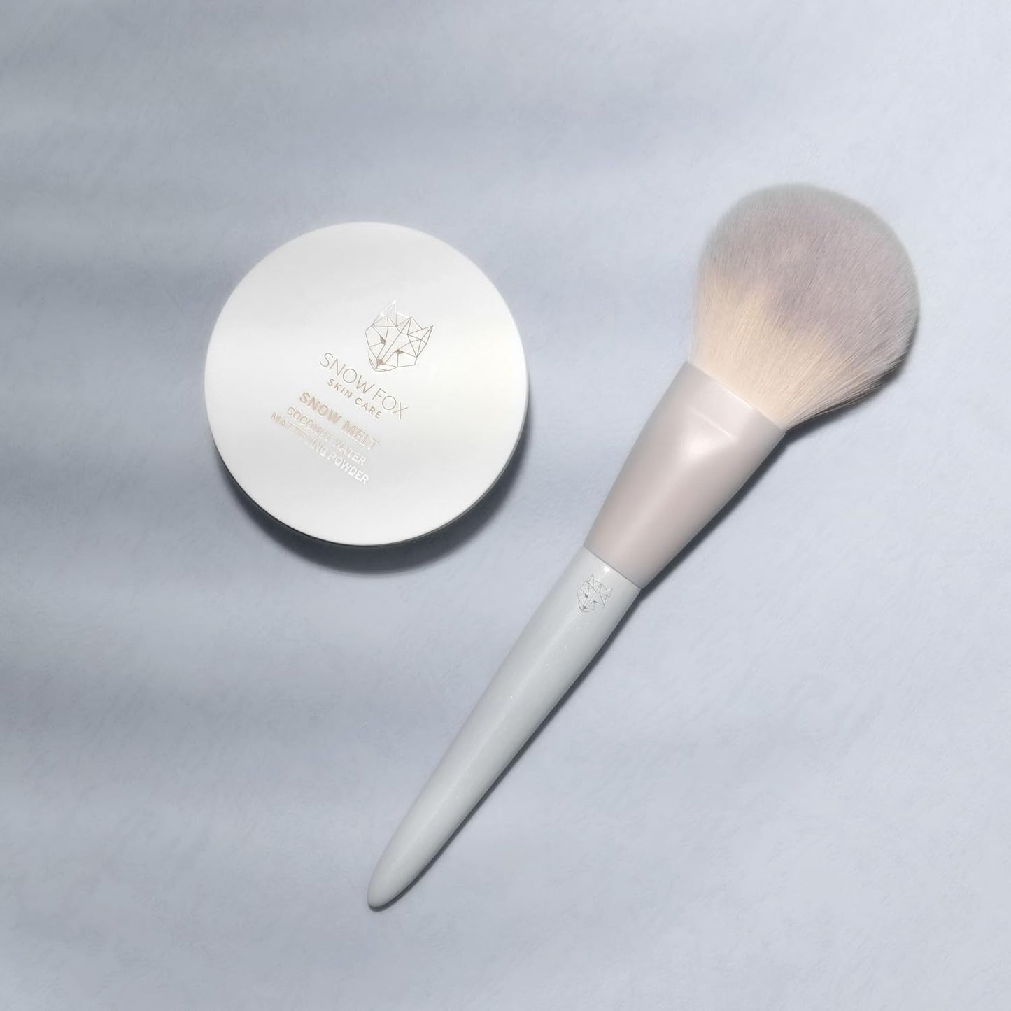 Snow Fox Skincare Fox Tail Loose Powder Brush for Fast Powder Application