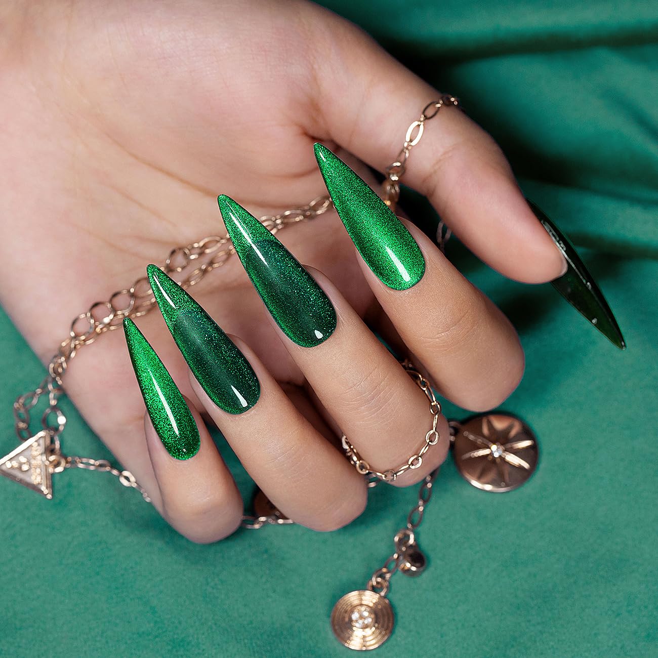 RARJSM Green Cat Eye Gel Nail Polish with Magnet Stick Diamond Emerald Green Velvet Cateye Gel Polish 15ml Single Bottle Sparkle Shimmer UV LED Curing Requires Soak Off Home Salon Christmas Manicure